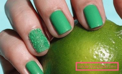 zielony manicure
