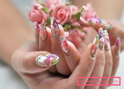 ręce z kolorowym manicure ręce z kolorowym manicure
