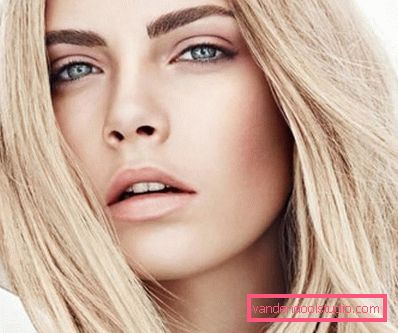 piękna dziewczyna z blond włosami