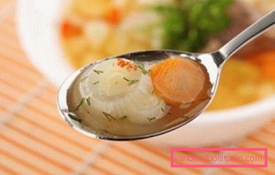 marchewki i cebula na łyżce
