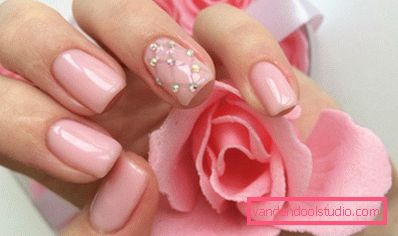 Piękny wiosenny manicure 2019-2020