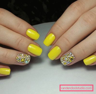 Piękny wiosenny manicure 2019-2020