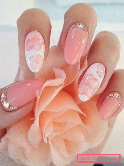 Piękny wiosenny manicure 2019-2020