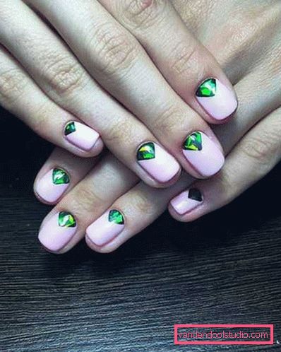 Piękny wiosenny manicure 2019-2020