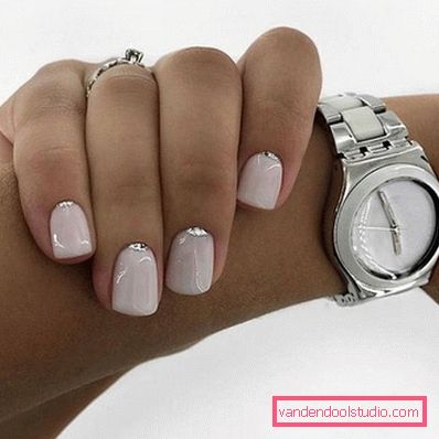Niesamowity manicure księżycowy 2019-2020 na 15 najlepszych trendów