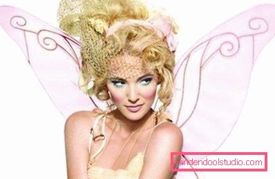 blondynka ze skrzydłami za plecami blondynka ze skrzydłami za plecami
