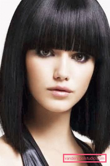 modeluj fryzury dla średnich włosów Fryzura modelki