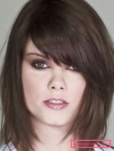 modeluj fryzury dla średnich włosów Fryzura modelki