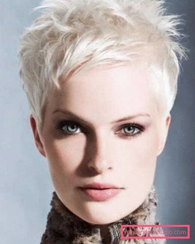 Delikatne fryzury w stylu pixie