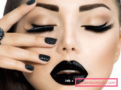 Modny czarny manicure