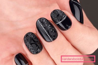 Modny czarny manicure