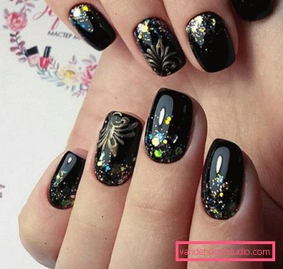 Modny czarny manicure