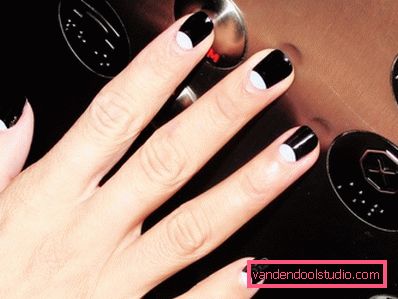Modny czarny manicure