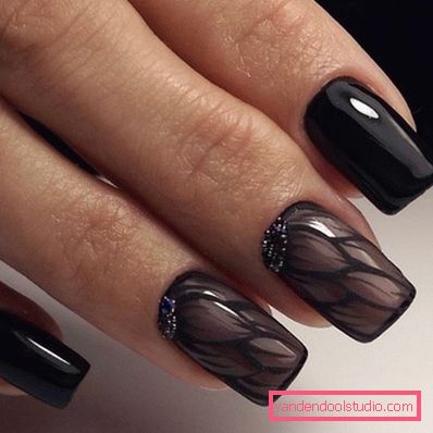 Modny czarny manicure