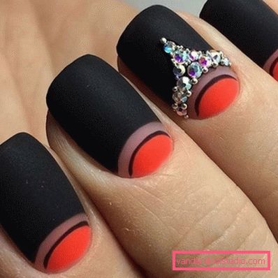 Modny czarny manicure