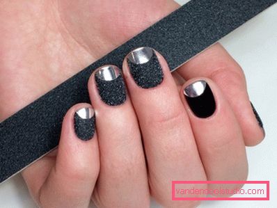 Modny czarny manicure