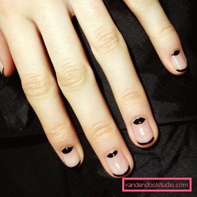 Modny czarny manicure