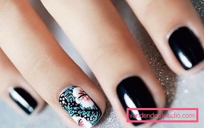 Modny czarny manicure