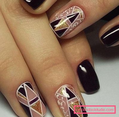 Modny czarny manicure