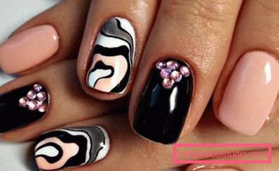 Modny czarny manicure