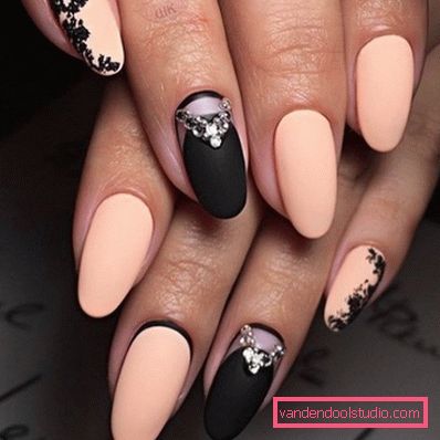 Modny czarny manicure