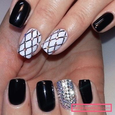 Modny czarny manicure