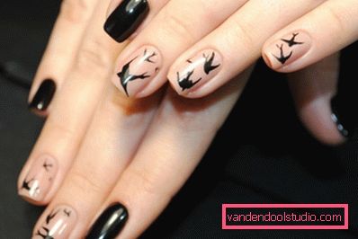 Modny czarny manicure