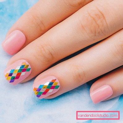 Stylowy geometryczny manicure 2019-2020 roku