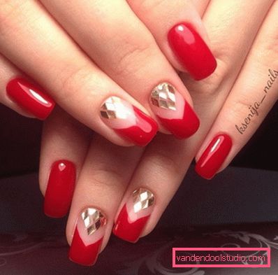 Niesamowity „nagi” manicure w stylu „negatywnej przestrzeni” 2019-2020