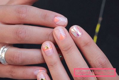 Niesamowity „nagi” manicure w stylu „negatywnej przestrzeni” 2019-2020