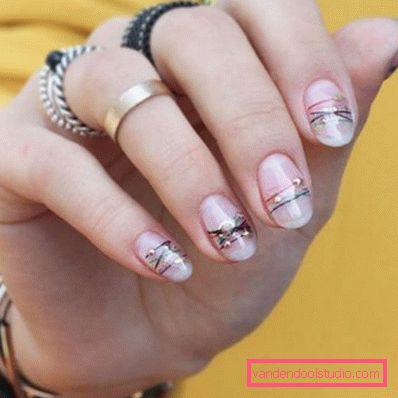 Niesamowity „nagi” manicure w stylu „negatywnej przestrzeni” 2019-2020