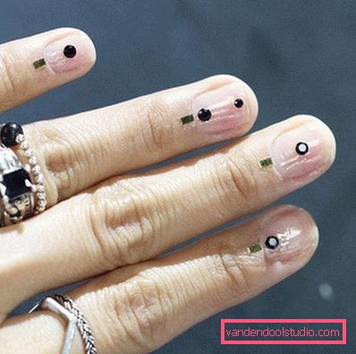 Niesamowity „nagi” manicure w stylu „negatywnej przestrzeni” 2019-2020