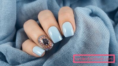 Piękny niebieski manicure - zdjęcie