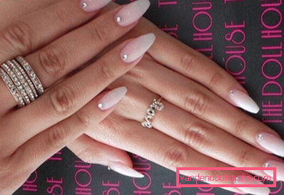 Wspaniały manicure z cyrkoniami 2019-2020