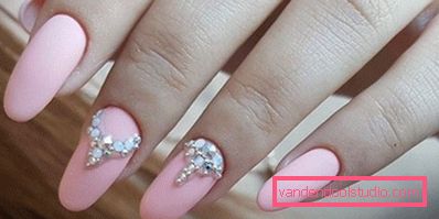 Wspaniały manicure z cyrkoniami 2019-2020
