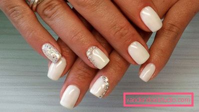 Wspaniały manicure z cyrkoniami 2019-2020