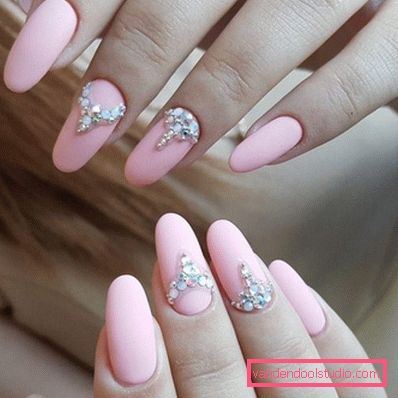 Wspaniały manicure z cyrkoniami 2019-2020