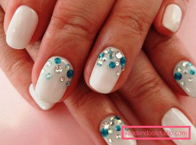 Wspaniały manicure z cyrkoniami 2019-2020