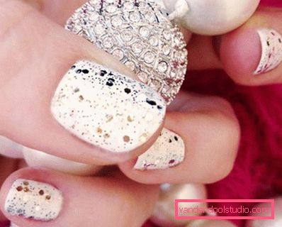 Wspaniały manicure z cyrkoniami 2019-2020
