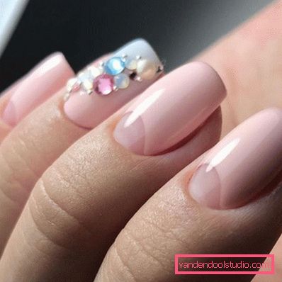 Wspaniały manicure z cyrkoniami 2019-2020