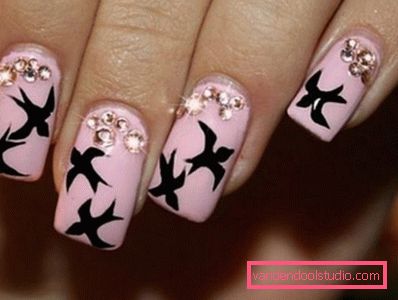 Wspaniały manicure z cyrkoniami 2019-2020