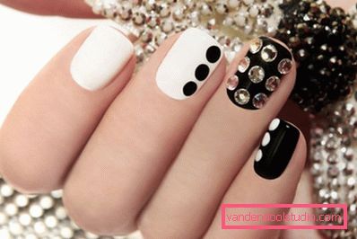 Wspaniały manicure z cyrkoniami 2019-2020