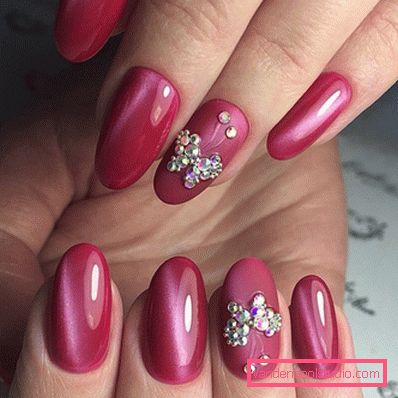 Wspaniały manicure z cyrkoniami 2019-2020