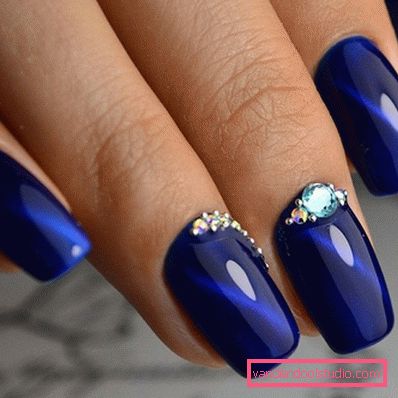 Wspaniały manicure z cyrkoniami 2019-2020