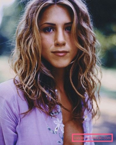 Fryzury Jennifer Aniston - stylowe wizerunki gwiazdy