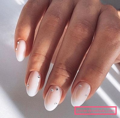 Delikatny lekki manicure 2019-2020