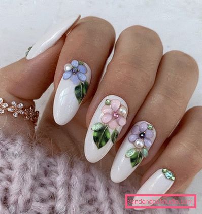 Delikatny lekki manicure 2019-2020