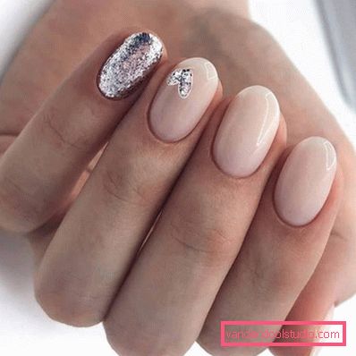 Delikatny lekki manicure 2019-2020