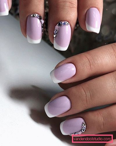 Delikatny lekki manicure 2019-2020