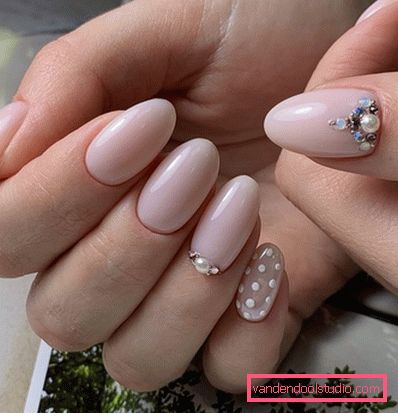 Delikatny lekki manicure 2019-2020